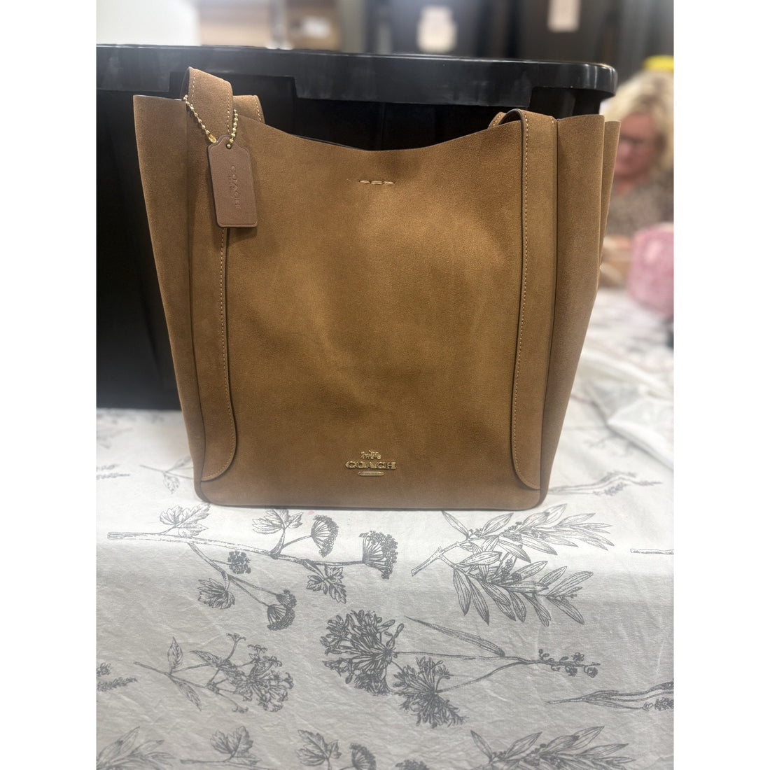 B17-001 NWT Coach Hadley Tote-Brown Suede