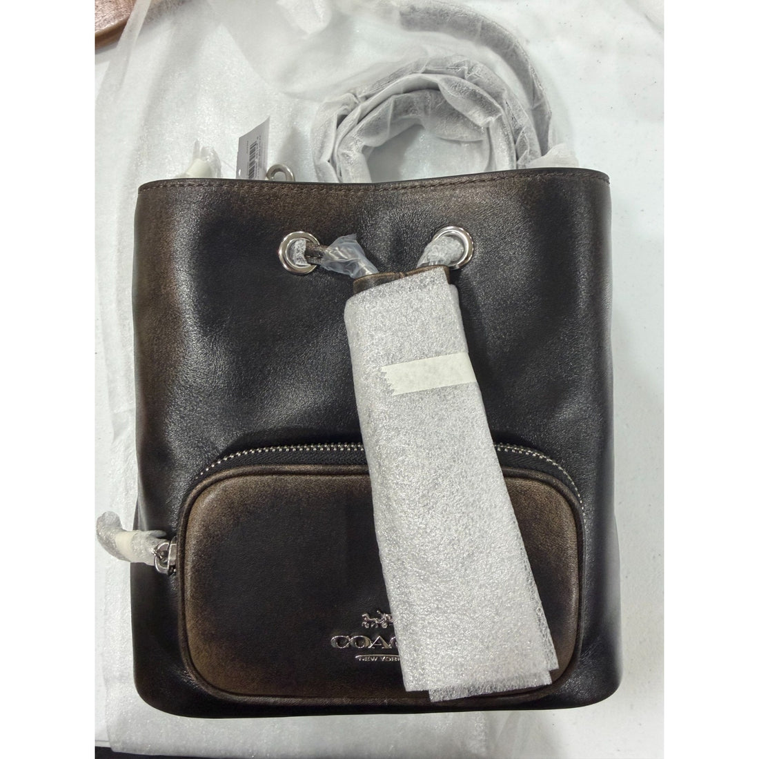 B4-009 NWT Coach Rowan Bucket Bag With Pocket In Loved Leather CES94