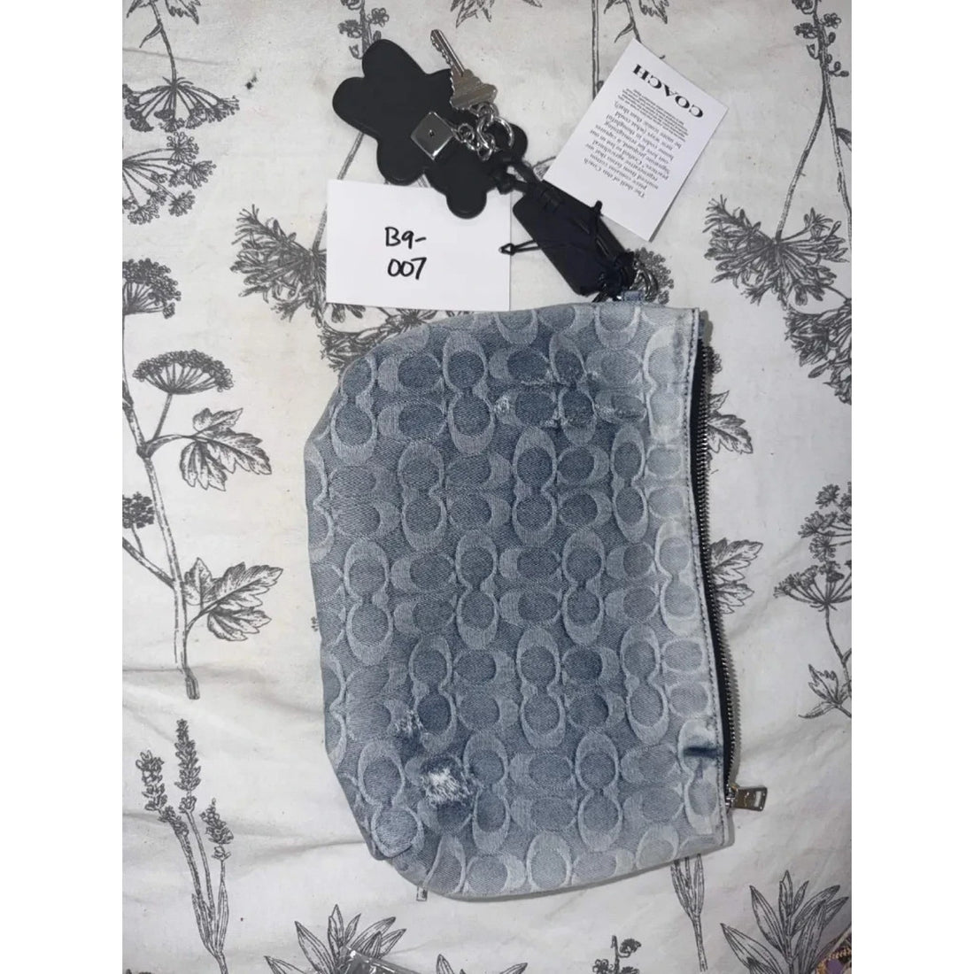 B9-007 NWT Coach Pouch Loved Signature Denim W/Charms CEU09