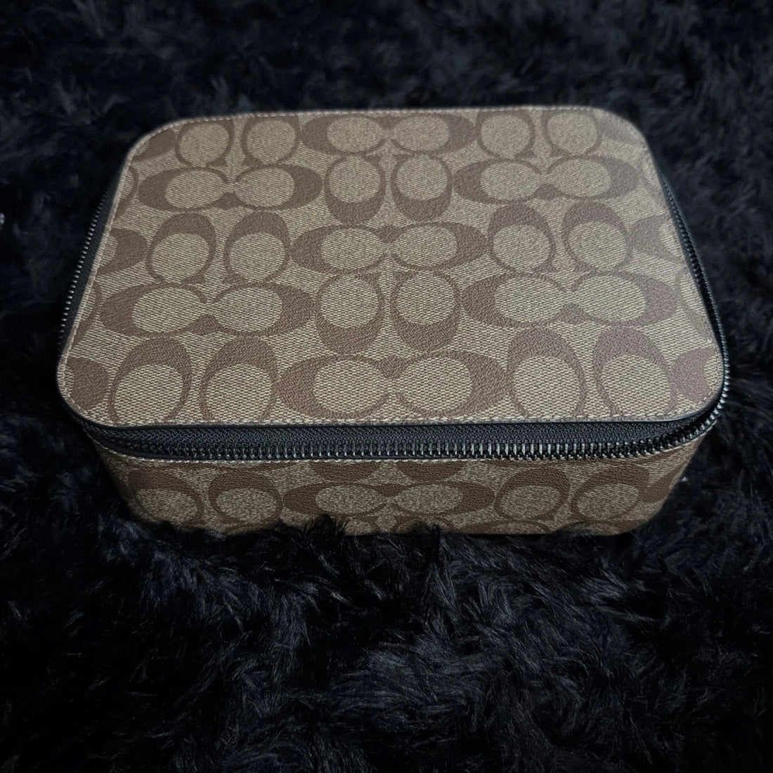 B4-008 NWT Coach CE700 Tech Organizer, Signature Khaki/Black Travel Zip Case
