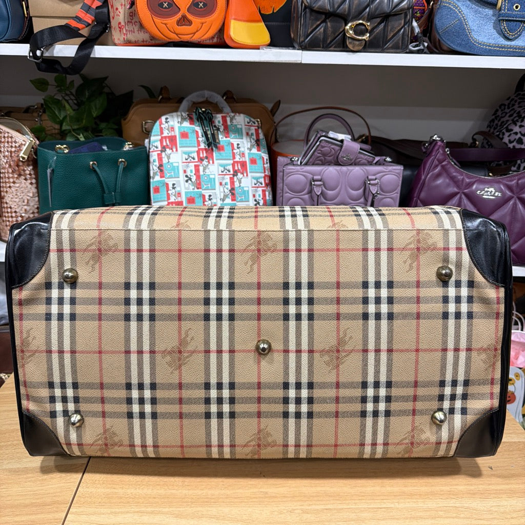 Burberrys duffle bag bottom with metal feet