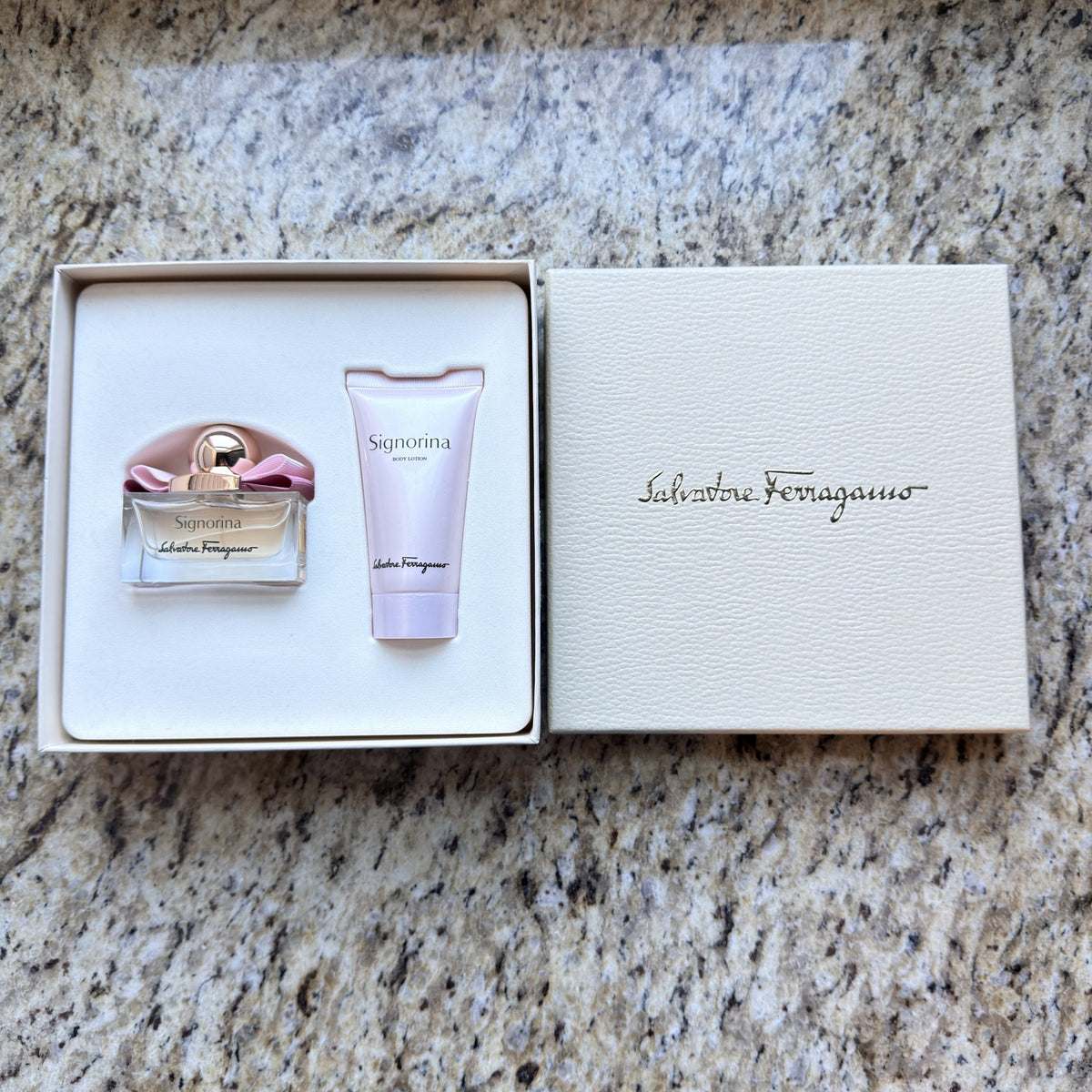 Ferragamo Signorina gift set with lid
