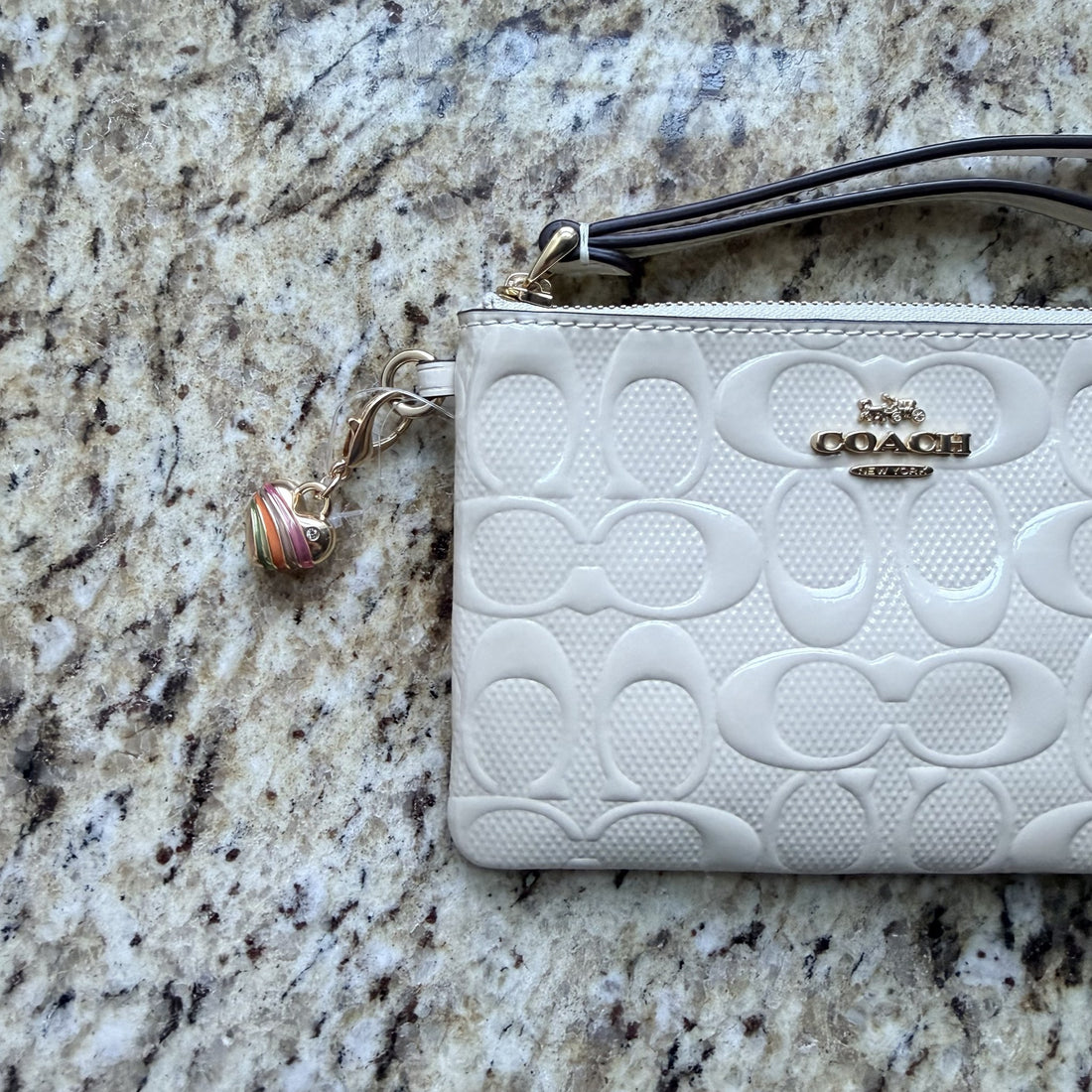 Coach CDF04 Corner Zip Wristlet Signature Leather Heart Charm Chalk stock photo