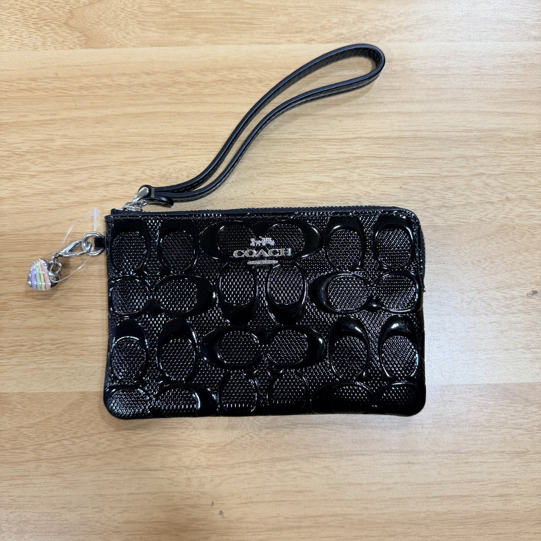 Coach CDY96 Corner Zip Wristlet Signature Patent Leather Heart Charm Black