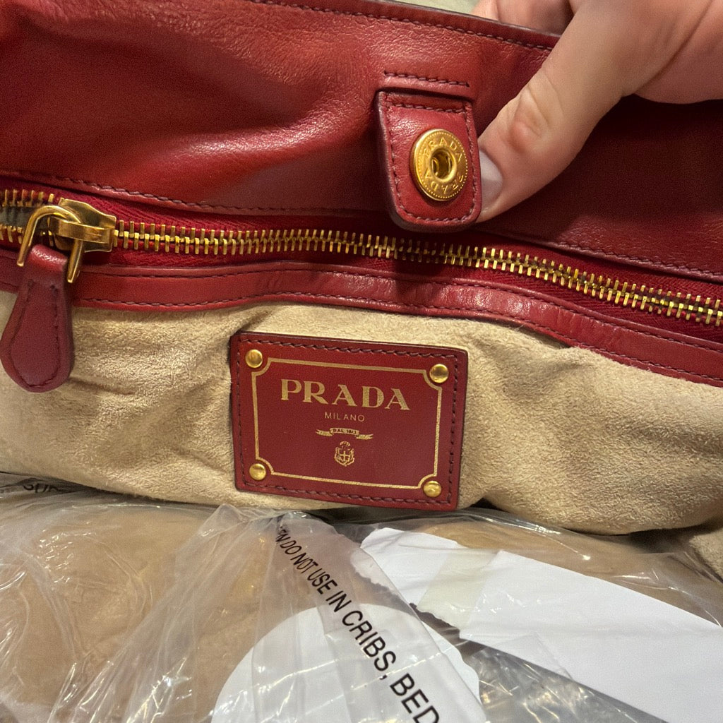 Interior Prada logo plaque and zip pocket
