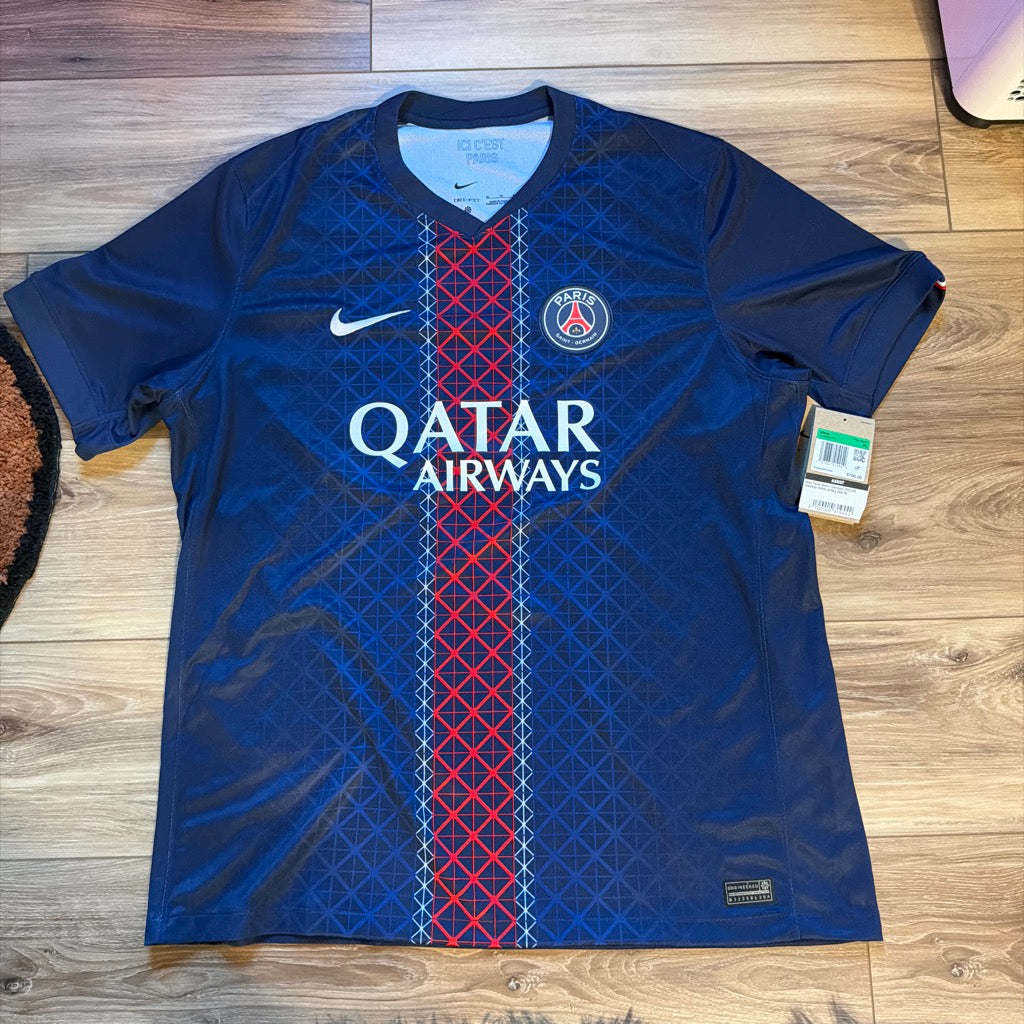 Nike PSG 2025/26 Stadium Home jersey front with Qatar Airways and crest men's XL