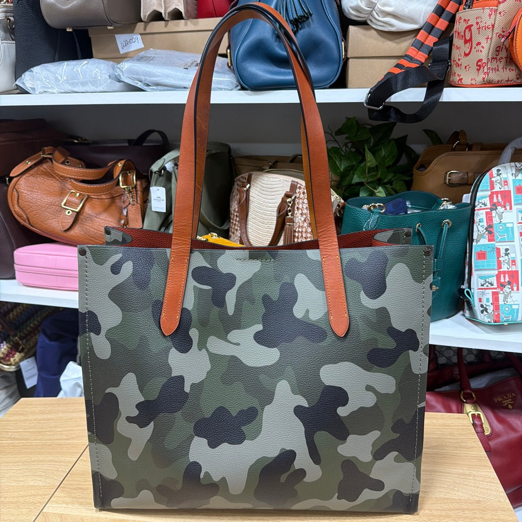 Coach Relay Tote camo back
